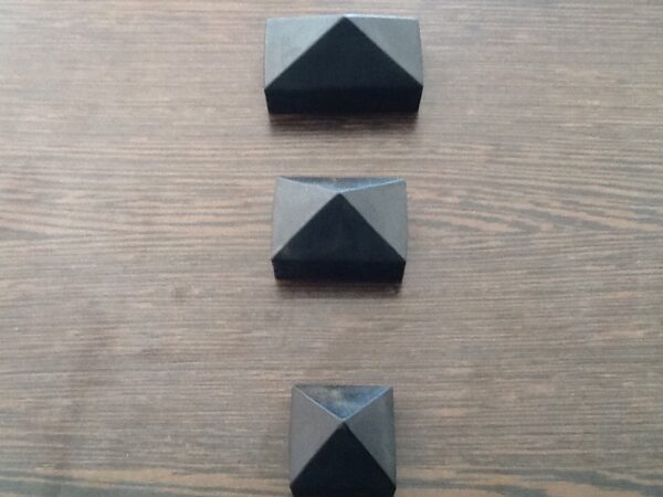 TAPA PIRAMIDAL 100X100 CHAPA